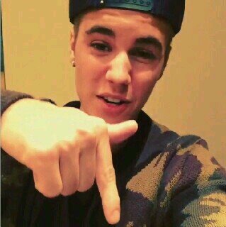 oie, agr que eu te segui, n precisa seguir aqui, segue no @fckdjb1d . tomara que tu ache 100 pila na calça, bju