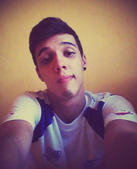 Pisando descalço nesse chão molhado, deito do seu lado para relaxar ♪ :3