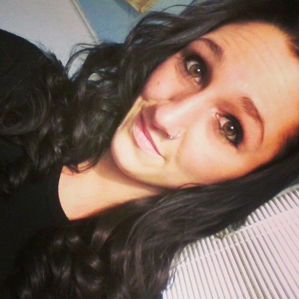 des_621's profile picture. 21. Livin' life right. ✌ IG: @xo_sunshine621