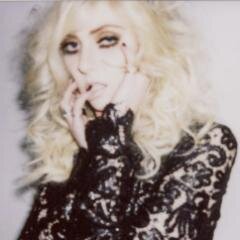 TaylorMomsenBae's profile picture. 