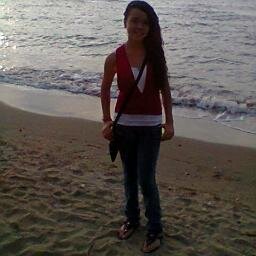 ♥hola♥  a todos soy una chika bella, divertida, comunicadora, sincera, cariñosa, buena y muy fiestera me gusta compartir con mis amigos #SiguemeyTeSigo ♥_♥