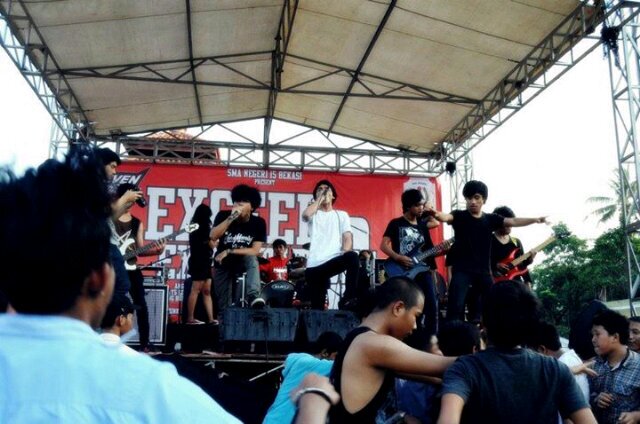 HellboyOFFICIAL's profile picture. #BekasiMusicIndie #BekasiIndieCommunity
 Bekasi Metalcore : 
 Ibnu as Vocal
 Mamet as Guitar
    Doni as Drum