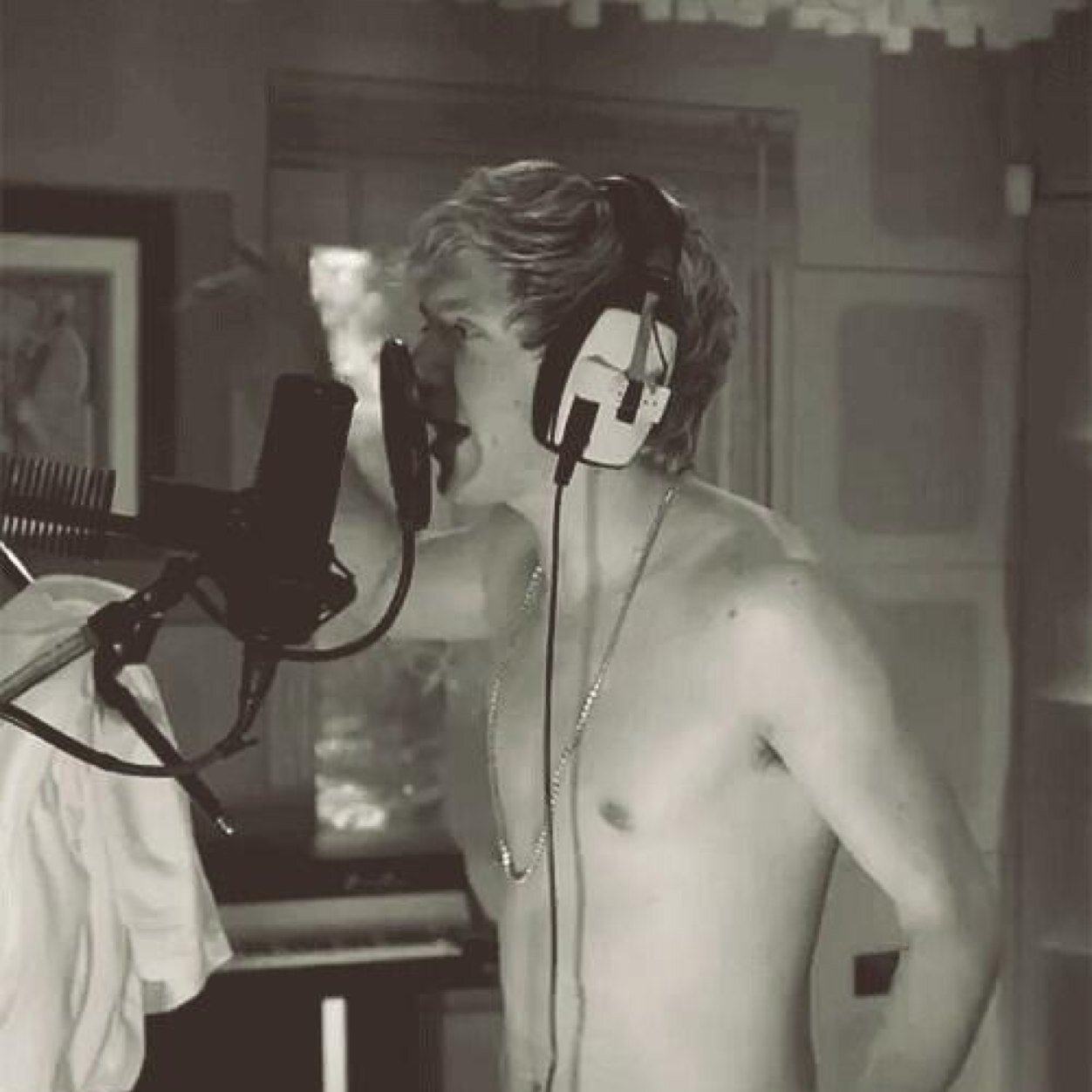 Born to please. Taught to tease. Rp. Single.