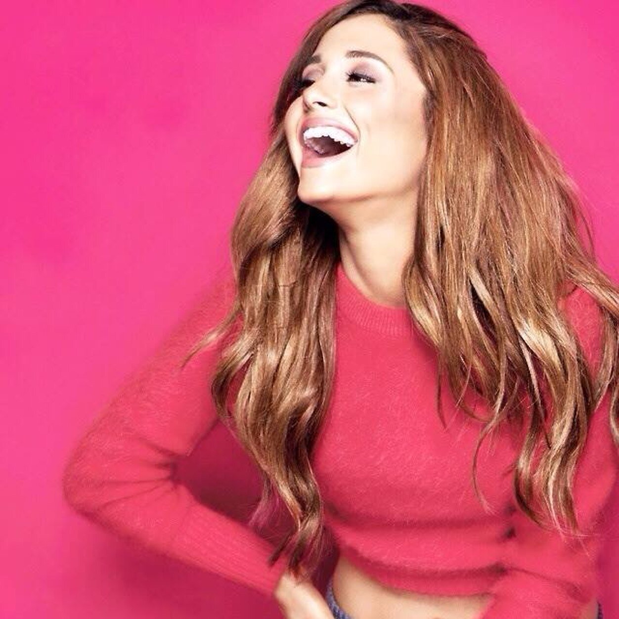 Hey! My names Deborah Sailing. Im a singer I'm very bubbly i work at the movie theater I'm dating Zender.