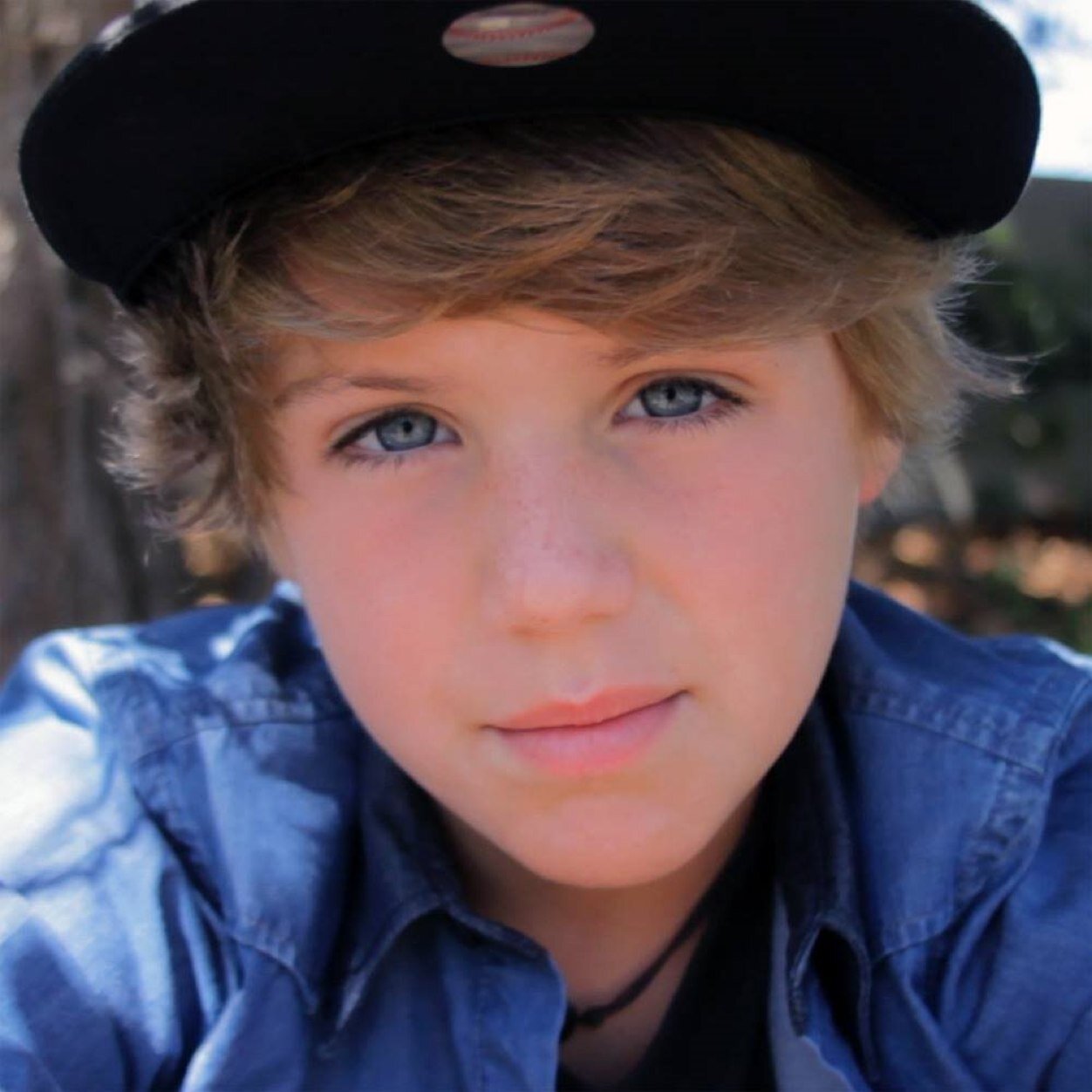 Why are families so complicated?! || 12 years old, hasn't seen Mason in 9-ish years. RP. ||