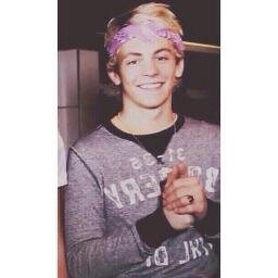 ▪ I'm Ross Lynch ▪ in that band called R5 ▪ I play Austin in Austin & Ally▪ I love Food & Sleep ▪ ✨Laura's my Juliet✨ ▪ ✨Talk dirty to me✨ ▪ ▪peace! ✌ ✨Taken✨▪