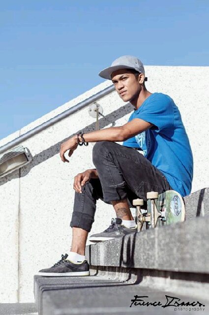 Skateboarder - spreading positive vibes - living .