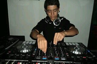 DJ //PRODUCER // MEXICANO // AGE 15 YEARS OLD // GENERO ELECTRONIC: TECHNO , DUTCH, DUBSTEP, ELECTRO HOUSE, PSYCO, DIRTY HOUSE, DIRTY DUTCH, MINIMAL TECH///