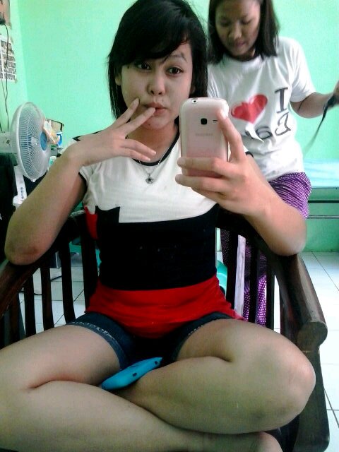 Hdup itt udah susahhh soo jngan di bikin susah lg santaii ajj cukup dinikmatin (̴̴̴̴̴͡.̮Ơ̴͡)keeee,,(y)woleeeesss