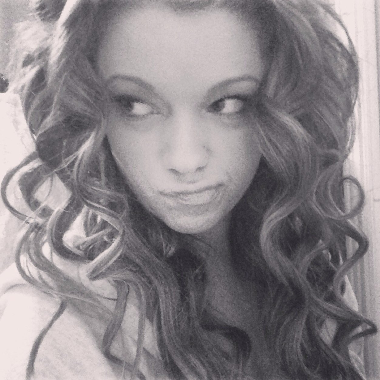 Country Girl , ♥'s Trains ,Coffee,  Photography, Music ♪,& Halloween!