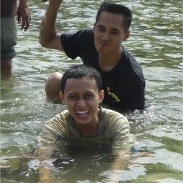 Saat jasad sudah dalam kubur, tiada yang ada menemani kecuali 1. Tahukah kau apa itu?
Yaitu cinta kepada Allah SWT dan Kekasih-Nya, Sayyidina Muhammad saw