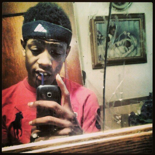 just follow me i follow back 10k for this dick just a young nigga trynna make it !