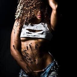 Chica divertida, extrovertida, bailarina, actualmente animadora deportiva(cheerleader) amigable y 100% entregada a lo q hago. Pero sobretodo HUMILDE Y SENCILLA