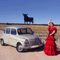 Cultureta de corazón, guiri de vocación, emigranta por obligación, protestona de ocupación, feminista sin concesión y folklórica con ilusión.
Profe de ELE.