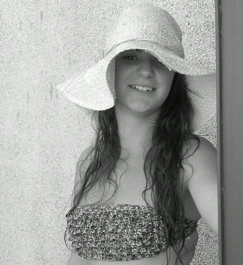 Enamorada de la vida aunq aveces duela...Experta en sonrisas. Dueña de ls momentos felices y porsupuestisimo amiga d mis amigas!