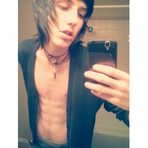 Single -Gay-love me Pwease
