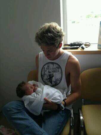 catchorannnn's profile picture. pLEASE FOLLOW @SCREENOUIS . I FOLLOW BACK THERE. THANK YOOOOUUUU :) x