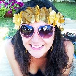 Diseñadora de profesión, soñadora, idealista y animalista. Me apasiona la vida, el yoga y viajar.....