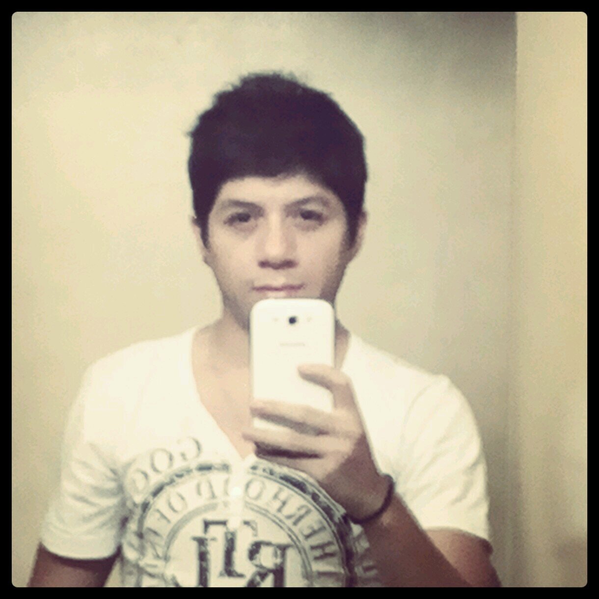21 anos, leonino, chato, irritante, engraçado, idiota - curtiu ? #Follow-me