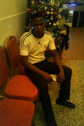 dinesonbadma's profile picture. Dans la vie il ne faut pas envouloir ton camarade il faut$ chercher a faire comme lui c'est comme ca cest molo molo