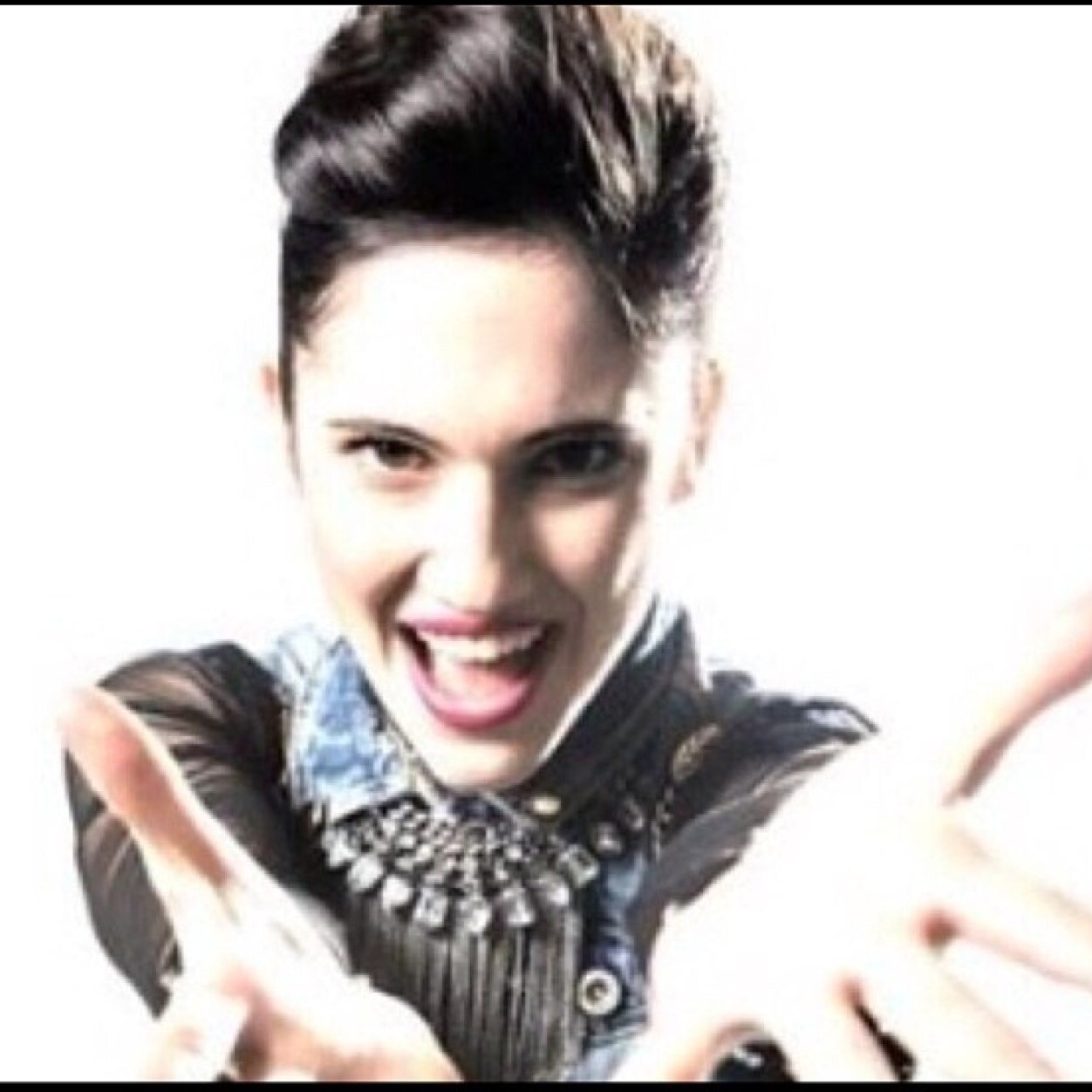 Fan club de @lodocomello ❤️espero que me sigue ella✌️amo Lodovica.UNIVERSO su nuevo CD disponibile en Itunes.Apoyandola da 2010...Lodo te amo❤️❤️