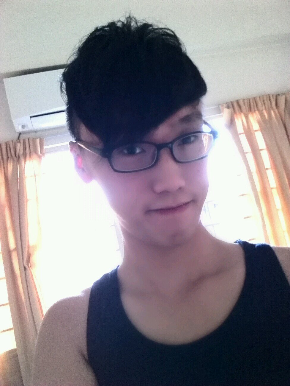 halloyou15's profile picture. 