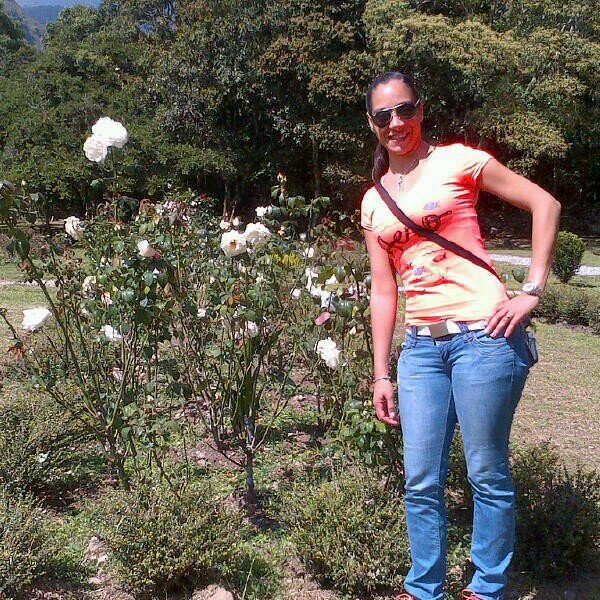 Odontóloga,madre,completa y perdidamente enamorada de mi hija Daniela Sofia. Encaminada hacia el amor,éxito,prosperidad y abundancia.