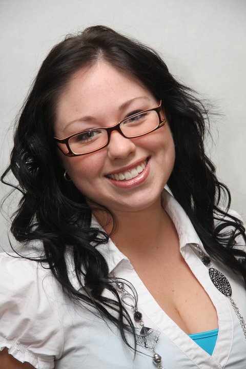 Travel Agent, Addicted cardmaker,Blogger, Reader, Artist, Mini-chef, Wife et Foodie!