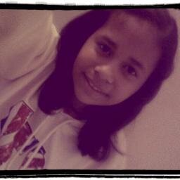 Soy pana,algunas veces terca y odiosa,directioner,njhg amor platonico,un poco loca,amo a mi flia y amigos/a me gusta 1D,si quieres conocerme mas sigueme edvdr