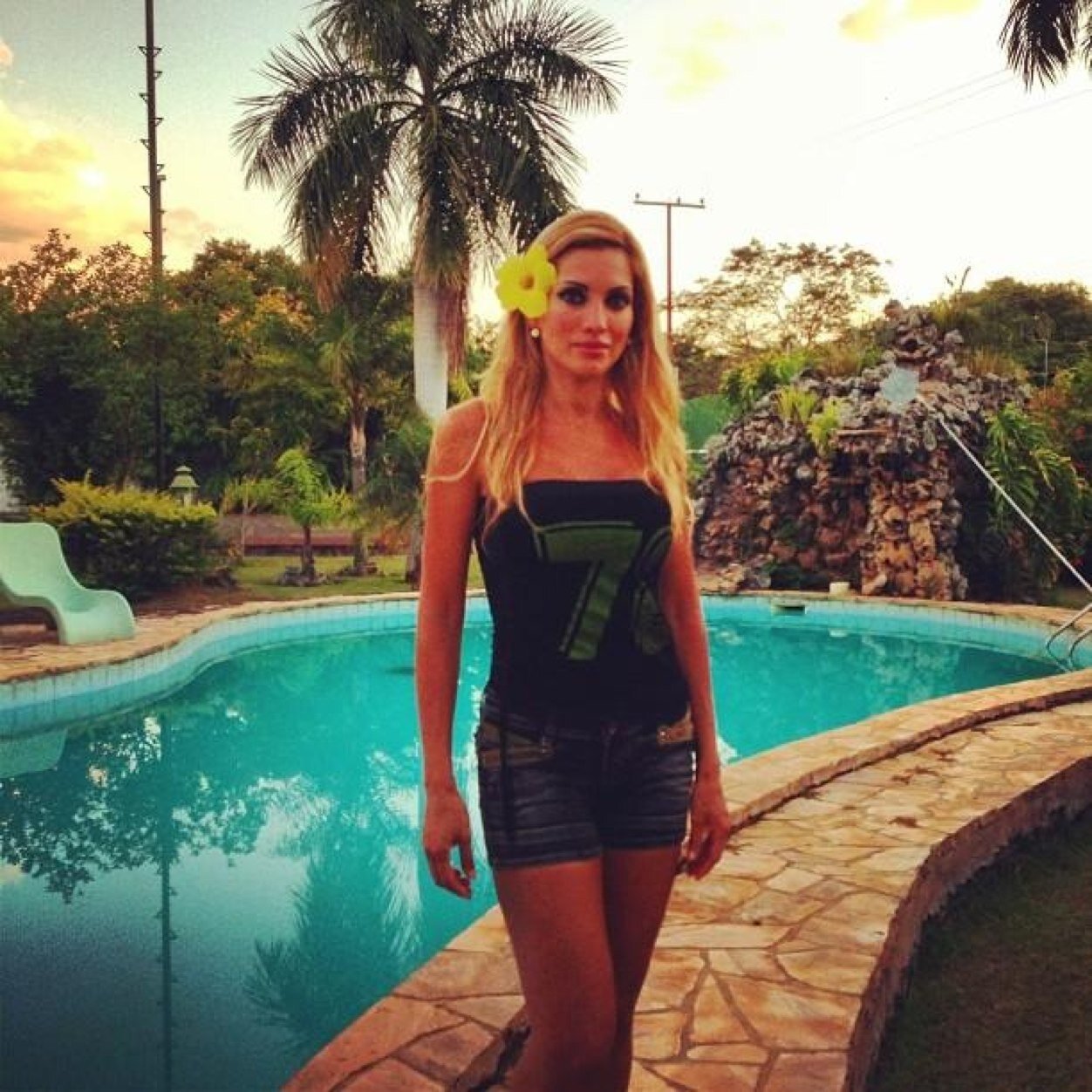 Eu amo minha família e amigos, e eu amo ser uma diva! Romy madalena h