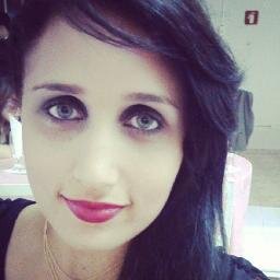 alguém disse uma vez: meninas boas escrevem em seus diários. meninas más nunca têm tempo. eu? eu só quero viver a vida, e me lembrar dela. sem escrever nada.