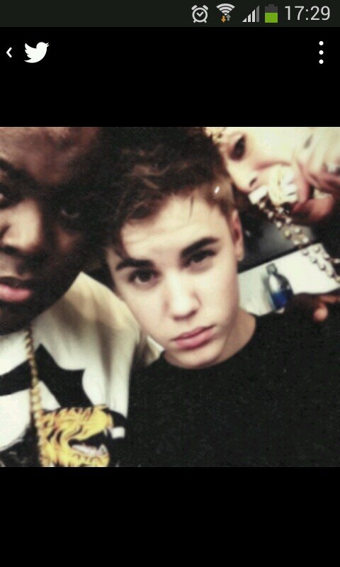I love Justin Drew Bieber, or should i say kidrauhl? I'm in this fanbase since 2009 and i will never leave it. { i only follow true beliebers }