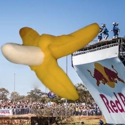¡Poniendo el sabor de la mejor fruta de la temporada! Red Bull Flugtag 2014 Chile #FlugTagChile @redbullCL