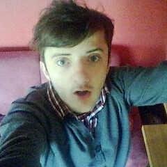 Il mio nome é matteo. Io ho 22 anni e vivo in edimburgo. Io sono sordo, 
italiano/inglese.