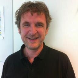 Manager Marketing en Communicatie, brede communicatie-ervaring in zorg, geinteresseerd in organisatie- en cultuurverandering en HNW, badminton, wandelen, lezen.