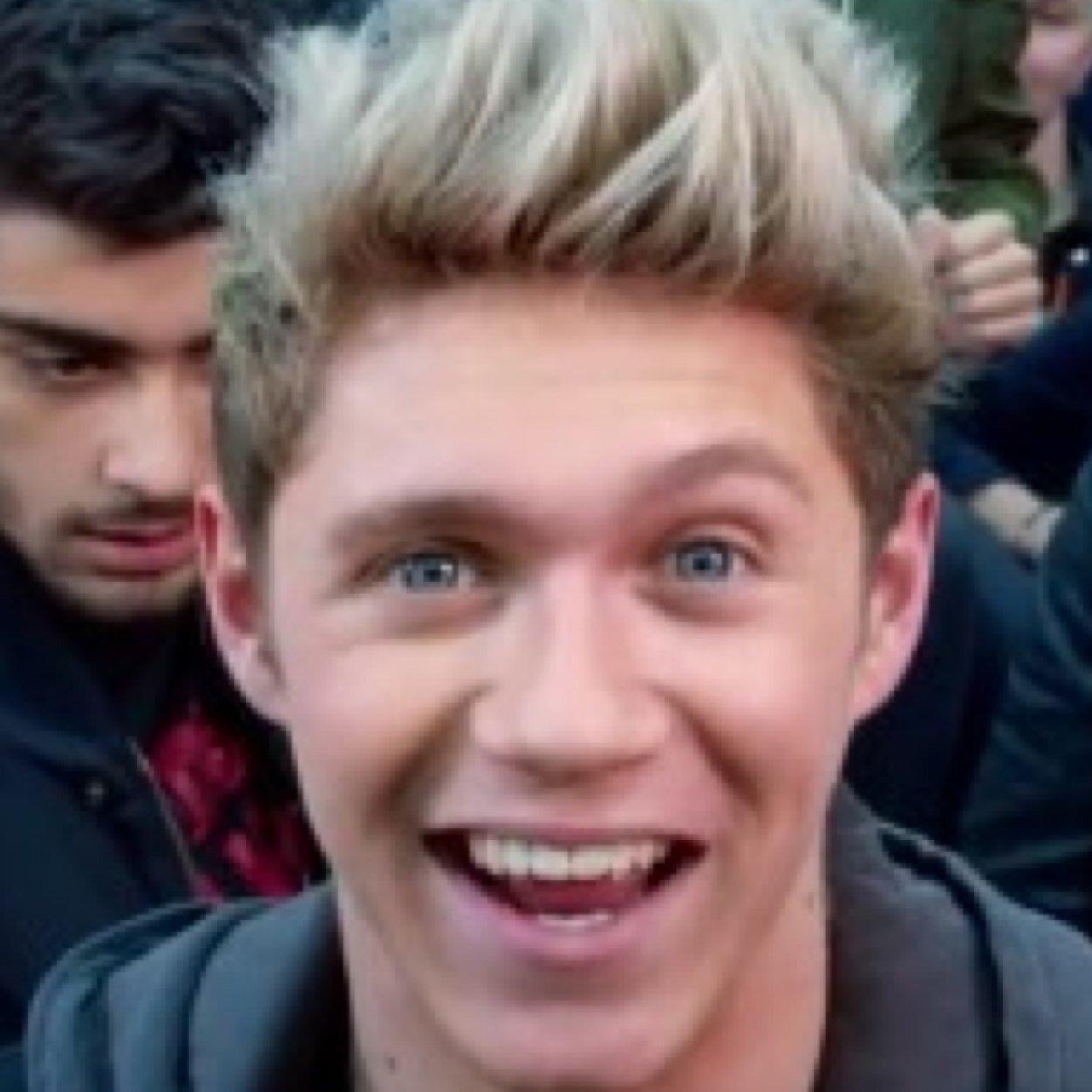 Free follow~~~~~ Go and follow @xEloise1Dx please and ill love you forever