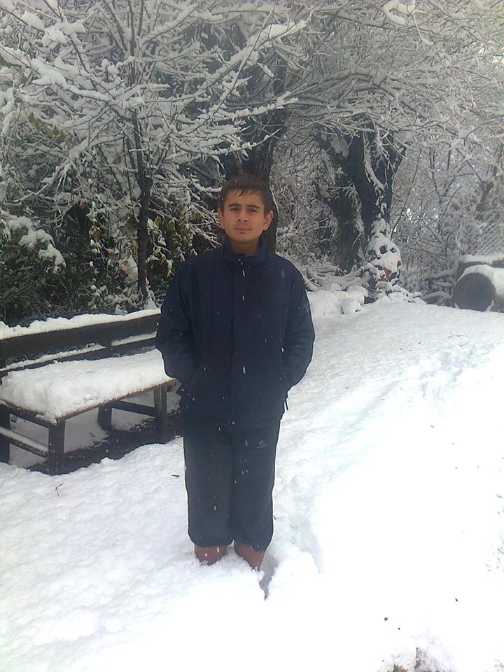 yaşamının yaklaşık %72sini okuyarak geçirmiş profesyonel öğrenci, potansiyel mühendis ayrıca kırmızı beyaz kara sevdalı.