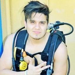 'SE O MUNDO ME DER DEZ MOTIVOS PARA CHORAR DEUS ME DEU APENAS 1 PARA SORRIR VOCÊ LUAN RAFAEL' FC Criado:31-01-2014 Dona do FC:@mariane_lrds