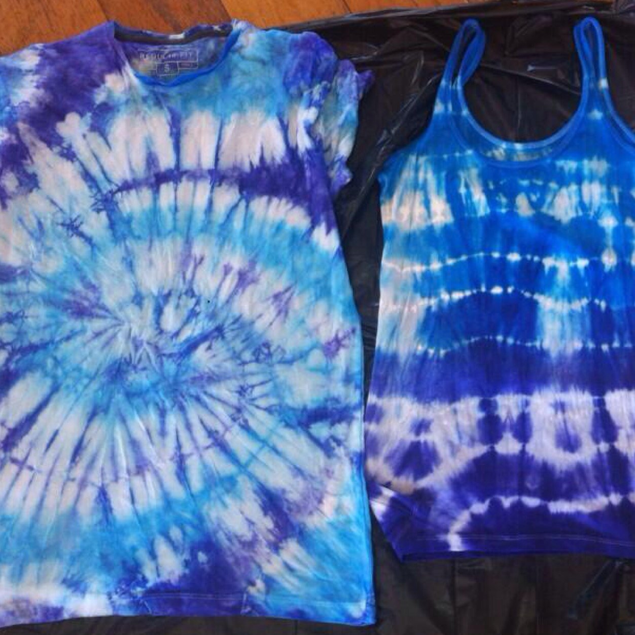 two TY students in Carrigaline Community School, selling t-shirts that are TIE-DYE for!