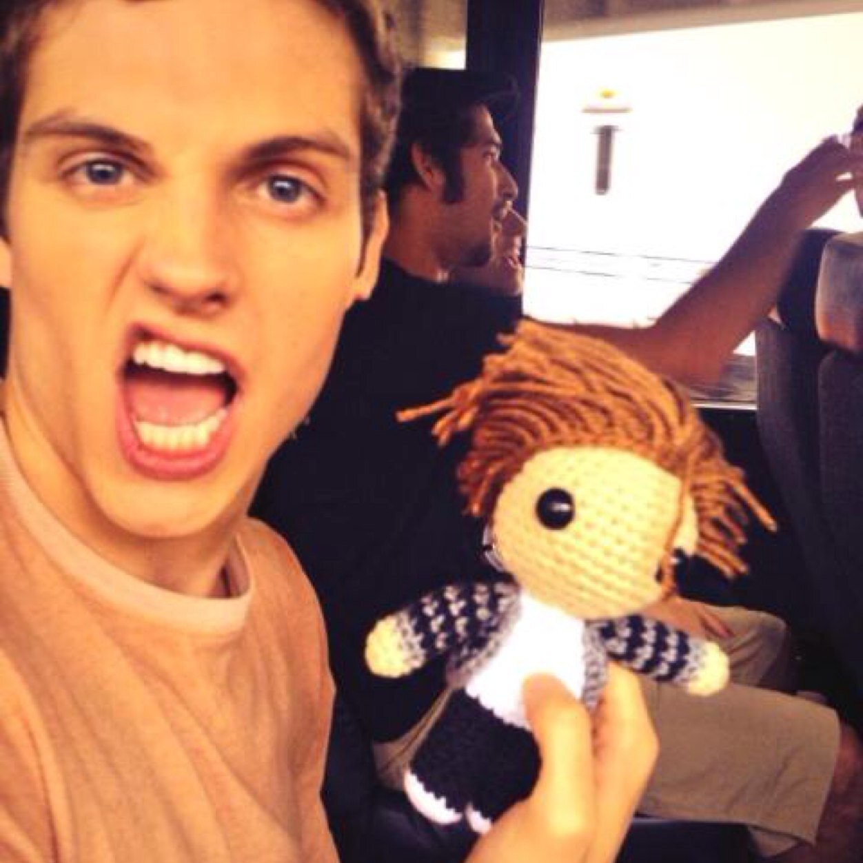 ScarfedBeta's profile picture. Don't touch the scarf. {TW RP || MC || 18+}