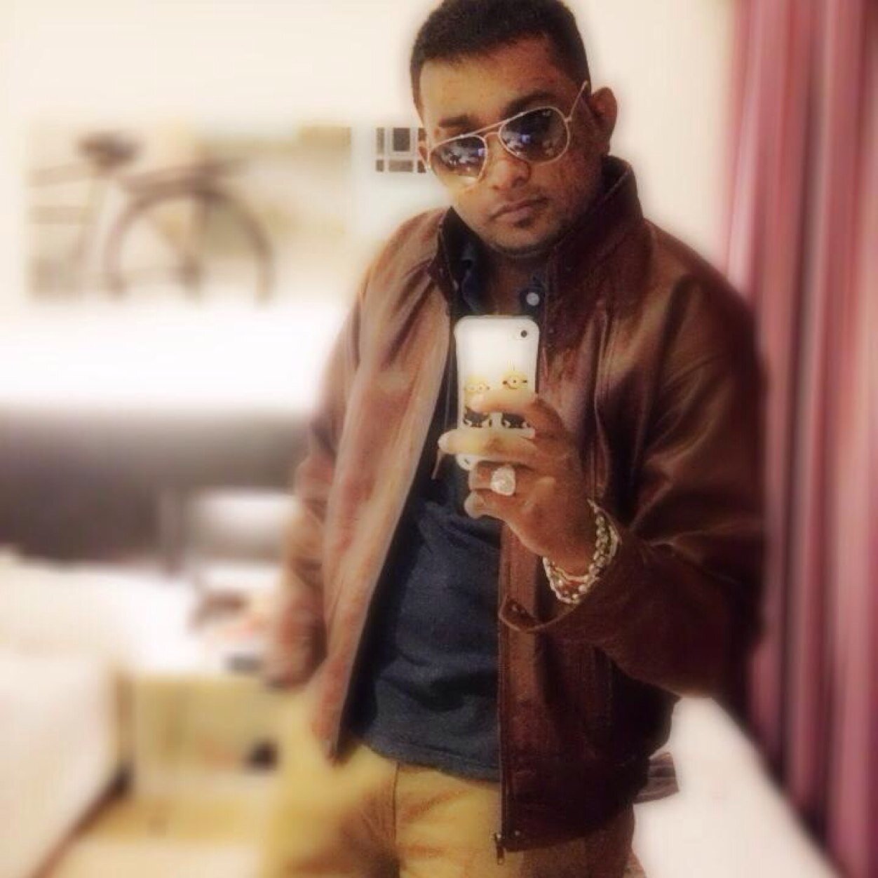 Oikkk.. You follow me and i'll follow u.. ;)