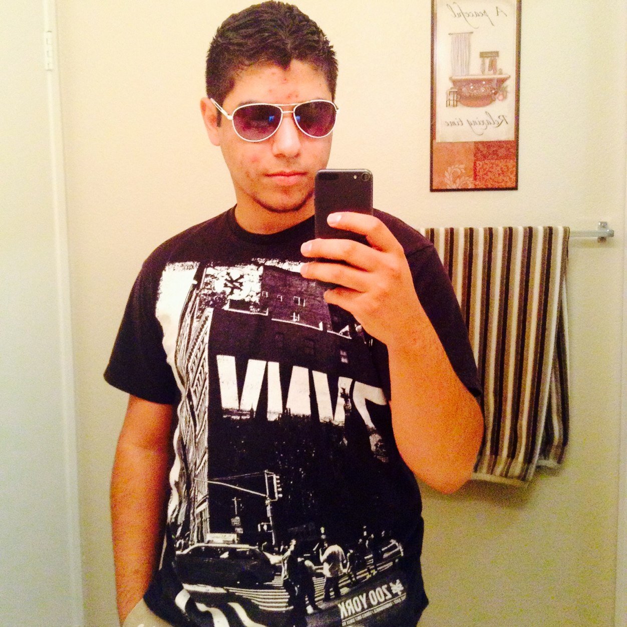 I love baseball (Yankees #1) I love to read and (sometimes) write poetry. Love anime/manga. 4.4.14