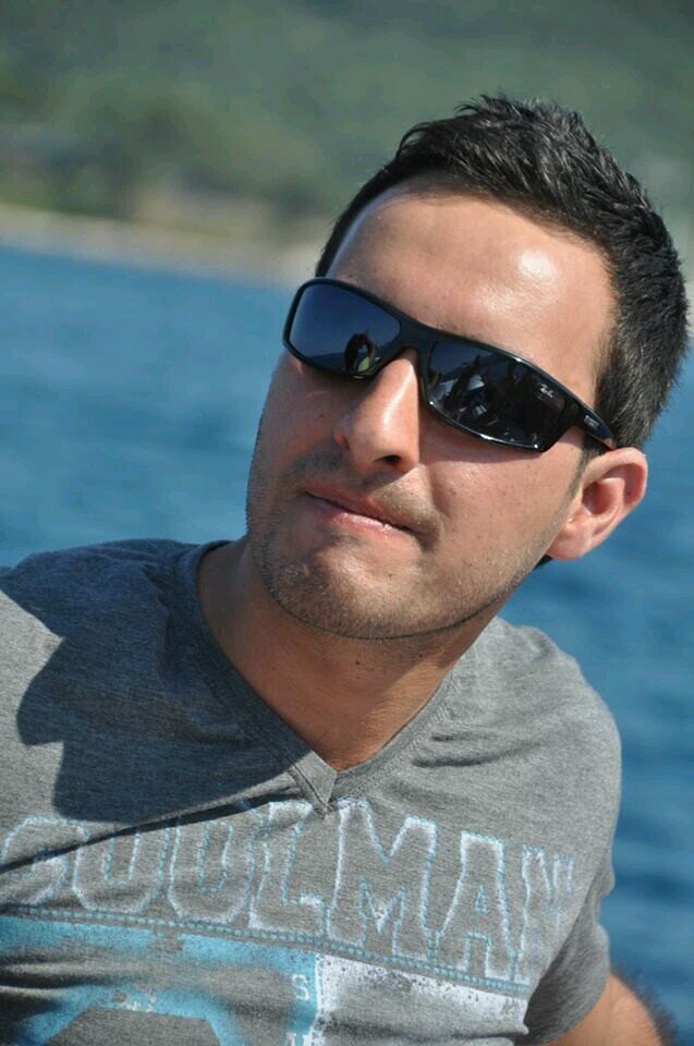 alimahmood25's profile picture. 