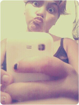 Despues de tanto tiempo aun cuesta soltarte, y el nudo en la garganta no quiere verte partir. ♥