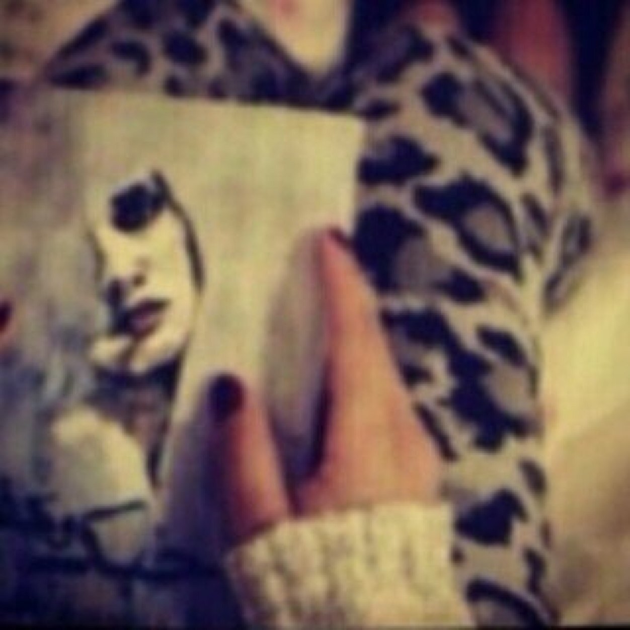 hodirdvkocbkkgg's profile picture. ‏الحياة قصيرة جداً لا تستحق إن نحيا فيها تُعساء من أجل الاخرين~