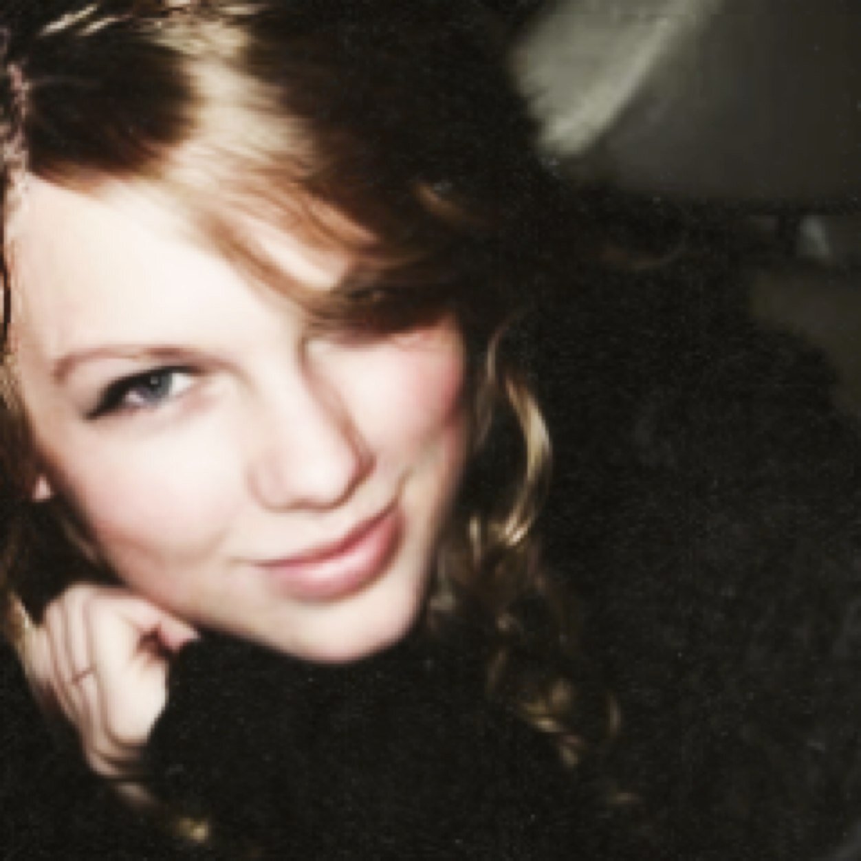 follow @suckmyswift please ilysm x
