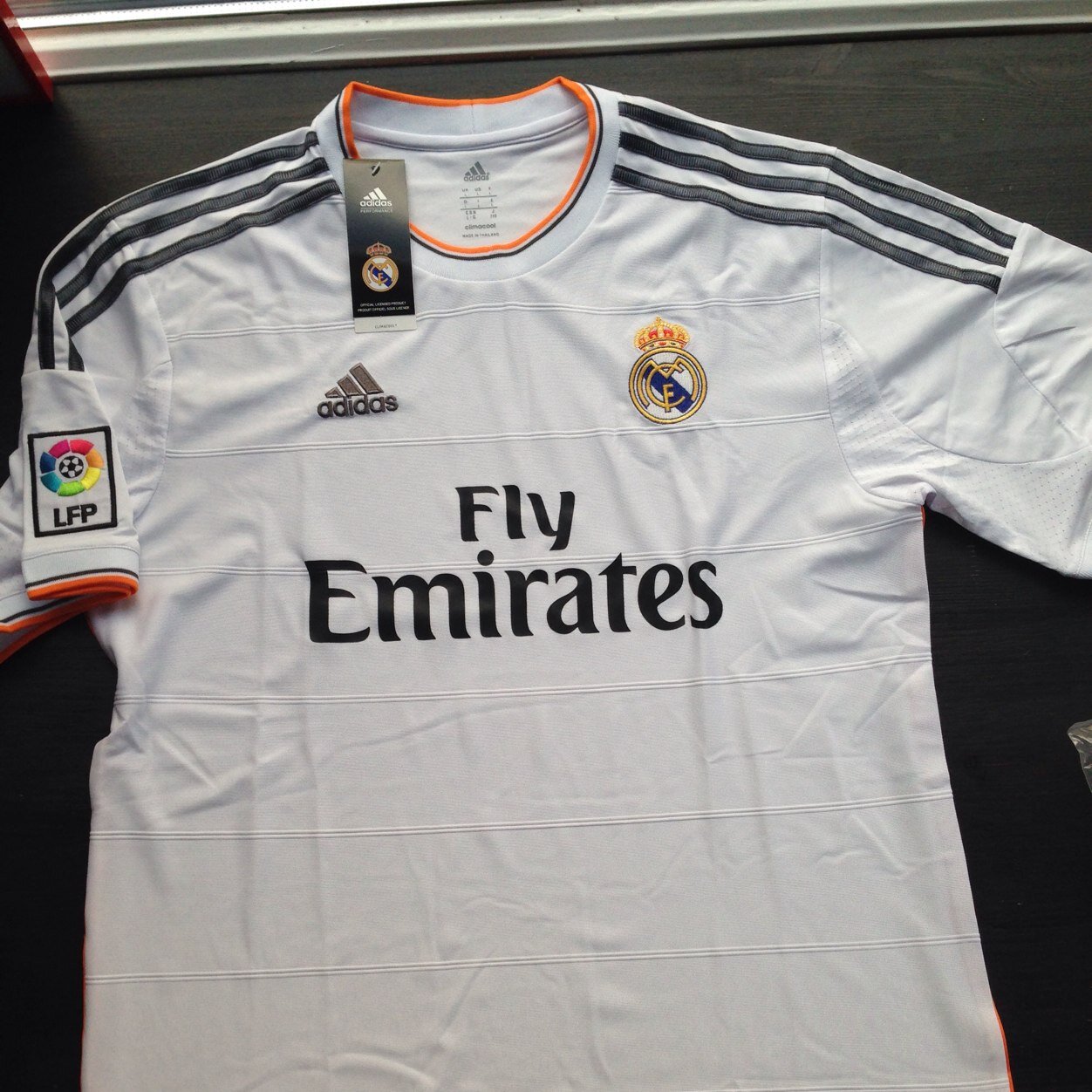 Voetbalshirts te koop, alle clubs. Goede kwaliteit voor een lage prijs. Stuur een DM of mention als u interesse heeft. Of mail naar joostdikkens87@hotmail.com
