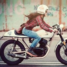 Un compte de nanas qui chevauchent des belles  #moto ! Women who ride #motorcycles