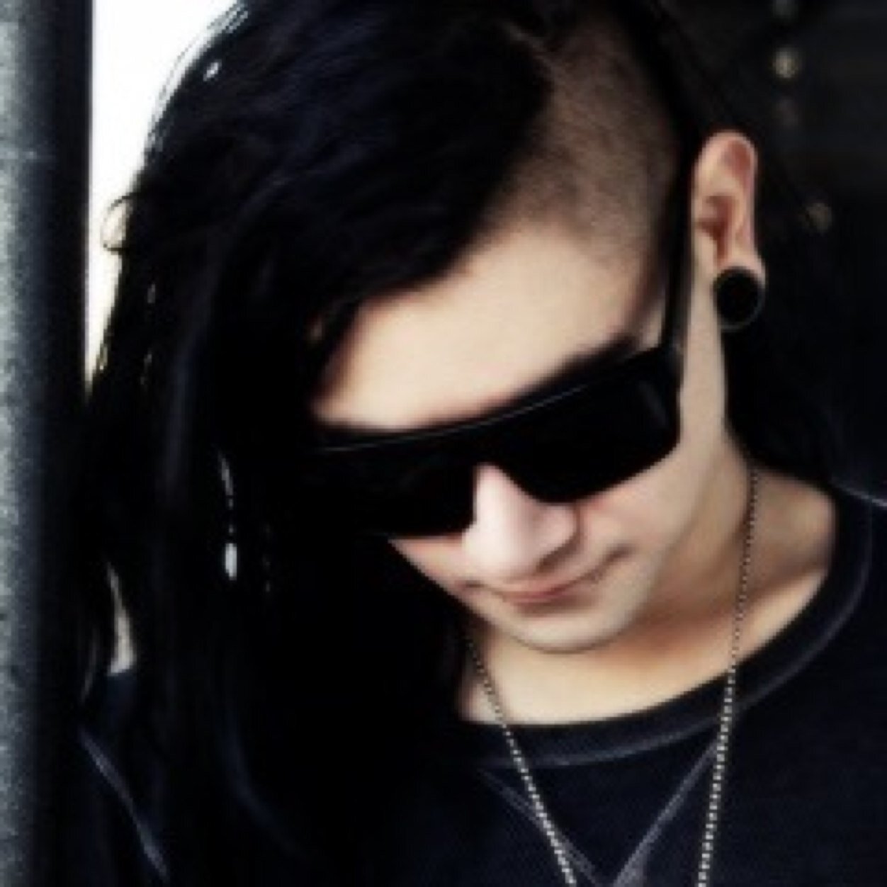 Sonny John Moore ✝ single, bisex ✝ I want to kill everybody in the world ✝