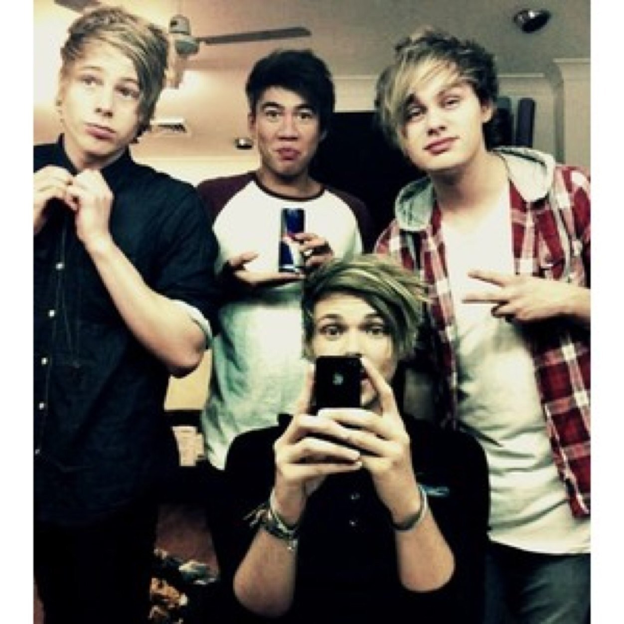 Just 3 friends with a passion for 4 Aussie boys. We make cute and dirty imagines for 5sos;) ~sophie ~lily ~ella